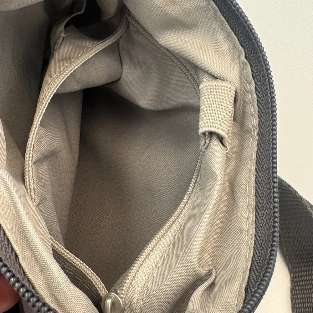 Baggallini Grey Camo Nylon Crossbody Bag‎ Small Multi Pocket Travel Purse